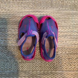 Little girls sunray Nike sandals